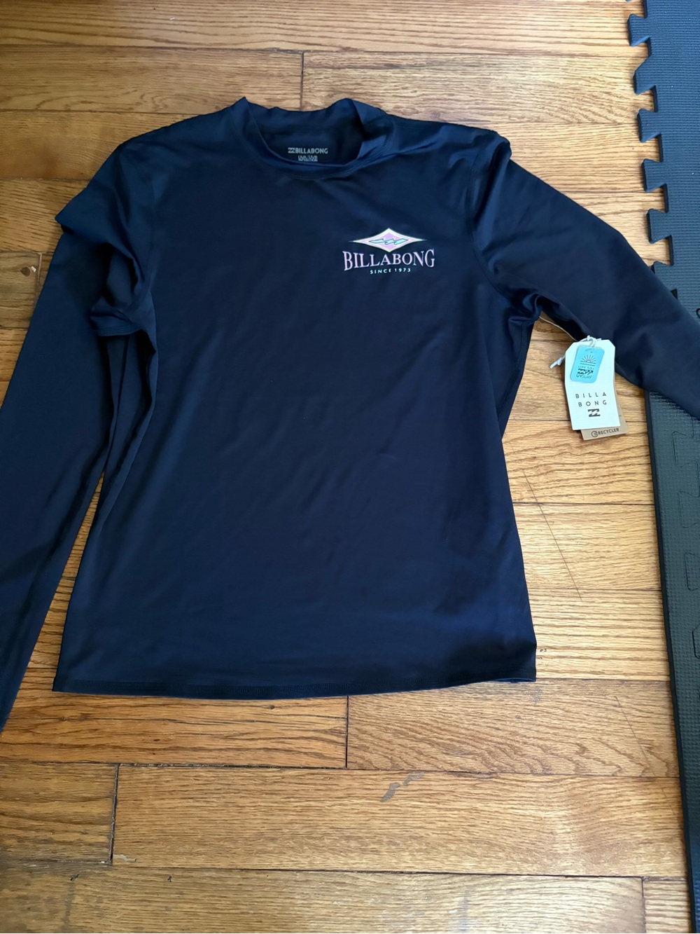Billabong Women’s Core Loose Fit Long Sleeve Rash Guard Size XL NWT